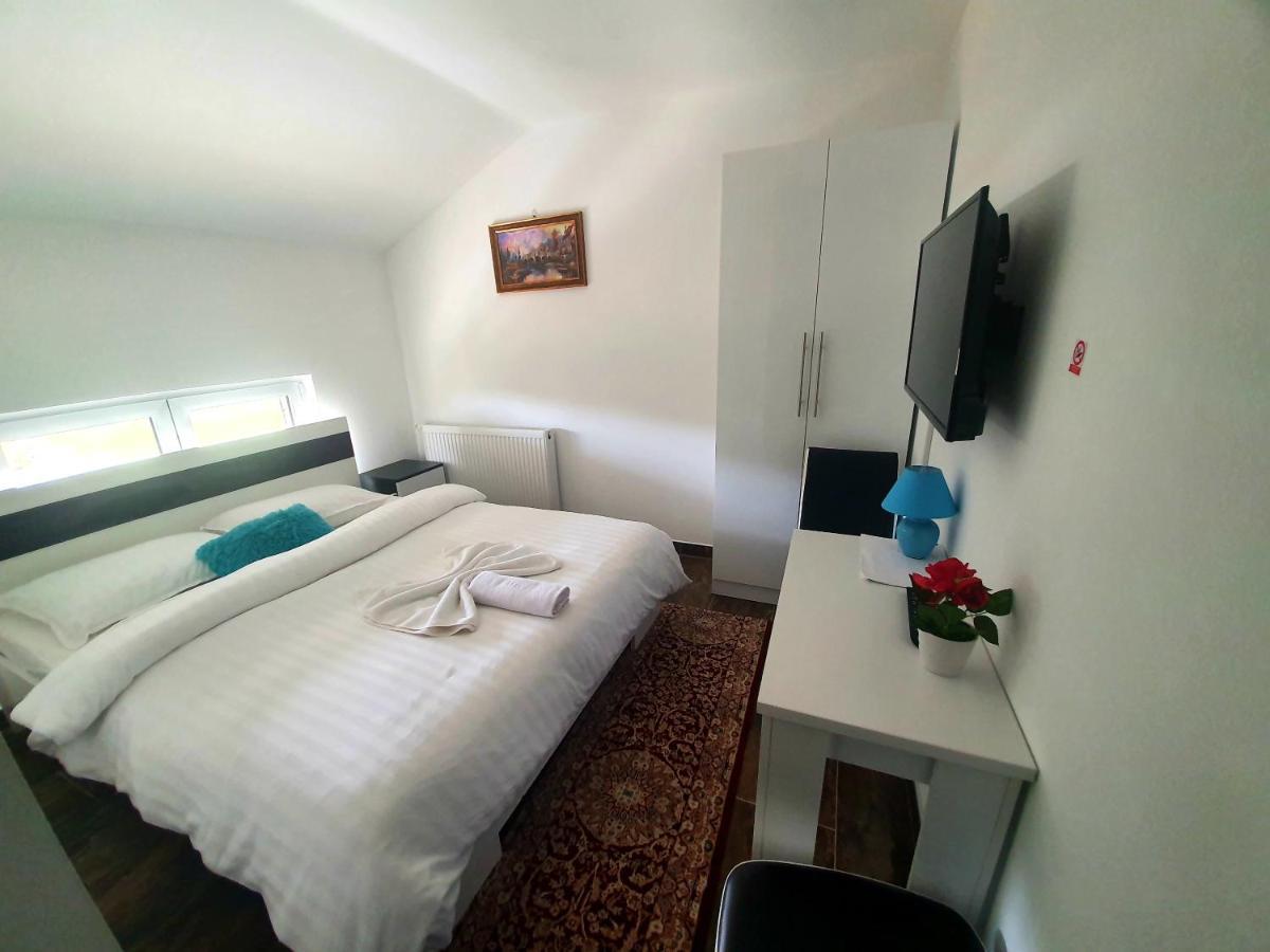 Motel Aladin Cazin Exterior foto